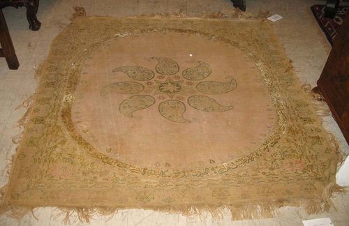 KAISERY silk old.Pink central field with eight botehs and a star as the central medallion, light green corner motifs with trailing flowers, strong signs of wear, 140x145 cm.