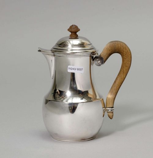 COFFEEPOT,Paris after 1879. Smooth walls, round base. Stepped, hinged cover with wooden finial. Beak-shaped spout and curved wooden handle. H 18 cm, 350 g.