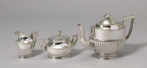 TEA SET,Germany, 2nd half of the 19th century. With manufactory marks: Koch & Bergfeld and Wilhelm Binder. Associated. Comprising: tea pot, sugar bowl and cream jug. H of the tea pot 15.5 cm, total weight 690 g.
