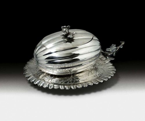 SUGAR BOWL IN THE FORM OF A MELON. Riga, last third of the 18th century. Maker's mark  Joh. Christoph Barrowsky (Borrowsky). Leaf-shaped dish, the bowl with mouldings and fruit finial. H 12 cm. 590 g.