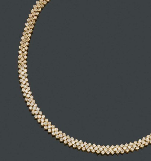 BRILLANT-CUT DIAMOND NECKLACE. Yellow gold 750. Very elegant, classic, flexible necklace, consisting of 3 rows set with 348 brilliant-cut diamonds totalling ca. 20.20 ct. L ca. 40.5 cm.