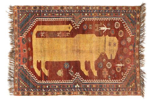 GASCHGAI antique.Rust coloured ground with bulky representation of a lion in yellow, narrow border, worn, 160x113 cm.