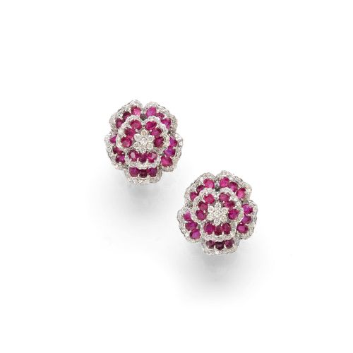 RUBY AND DIAMOND CLIP EARRINGS AND RING. White gold 585. Each earring set with 24 rubies and numerous brilliant-cut diamonds, of ca. 2.5 mm Ø. Matching ring. Size ca. 55. Total weight of the rubies ca. 8.00 ct and total weight of the diamonds ca. 3.50 ct.
