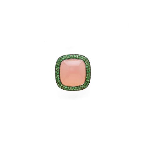 PINK QUARTZ AND TSAVORITE RING. White gold 750. Set with 1 square, pink quartz cabochon weighing ca. 27.80 ct, and pavé-set tsavorites weighing ca. 1.90 ct. Size ca. 57.