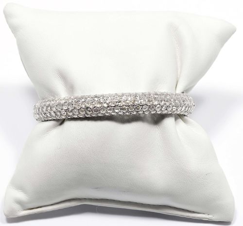 DIAMOND BANGLE. White gold 750, 21 g. Set throughout with numerous rose-cut diamonds weighing ca. 6.90 ct. Ca. 5.5 x 4.5 cm.