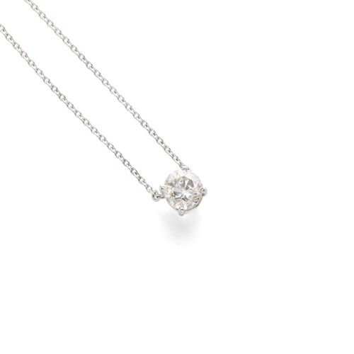DIAMOND NECKLACE. White gold 750. Set with 1 brilliant-cut diamond weighing ca. 2.00 ct, ca. I/P1, in a four-prong chaton. On a fine anchor chain with swivel clasp, L ca. 41 cm.