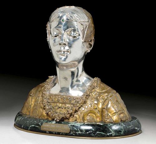 COLOMBO-GRANGE, R. (Roland Colombo-Grange or Grang Colombo, active circa 1900), France circa 1900/1910. Bronze, partly silvered and with "Vert de Mer" marble. Bust of a Florentine patrician. On oval plaque. Signed GRANGE COLOMBO and inscribed GRANDE DAME PATRICIENNE FLORENTINE AU XVIEME SIECLE. H 39 cm, W 44 cm. Provenance: from an English collection
