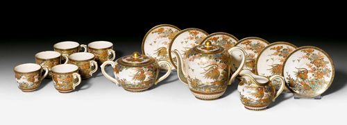 A CASE WITH SATSUMA TEA SERVICE SHOWING A  ROOSTER AND HEN IN A GARDEN SETTING. Japan, Meiji period, 12x40x53.5 cm (box). Signed "Kozan". Case with minor damage. (15)