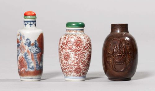 THREE SNUFF BOTTLES. China, 6.2-7 cm. a) Brown stone, stopper lost. b) Porcelain with copper red decoration and underglaze blue Daoguang mark, green stopper. c) Porcelain with underglaze blue and copper red decoration, bone stopper. Minor damage.