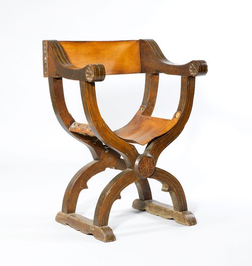 SAVONAROLA CHAIR,in the Renaissance style, 19th century. Walnut, inlaid with fillets and carved with rosettes. Tonneau-shaped, leather seat on a curved X-shaped frame. Pierced backrest with leather support. 65x50x93 cm. Requires some restoration