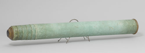 TELESCOPIC BINOCULARS,probably 19th century. Papier mâché and brass. Extendable in six parts. L 240 cm.