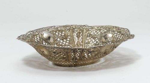 OVAL BASKET,Germany, after 1888. Oval with curved edge. Open-worked walls all around, decorated with flowers. L 34 cm, 597g.