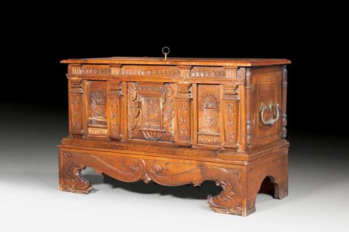 WALNUT COFFER, Renaissance, dated 1620, Neuchâtel. With salient lid and carved plinth, architectural style front, a large finely engraved iron lock and inner compartment. Some losses. 116x58x70 cm. Provenance: Swiss private collection. Fine coffer in original condition. Lit.: O. Clottu, Des coffrets neuchâtelois, Neuchâtel 1986; p. 38-52 (with ill.).