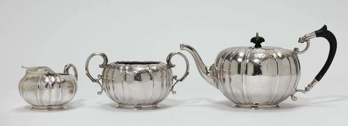 TEA SET, Birmingham 1894/95. Maker's mark: E & Co. Ltd. Comprising: tea pot, cream jug and sugar bowl. Rounded vessels on a round stand. Volute handles with leaf decoration. Sugar bowl with engraving on both sides, initials and date: April 7. 1894. On the base: numbered 18752. H of the teapot 14 cm, total weight 1240 g.