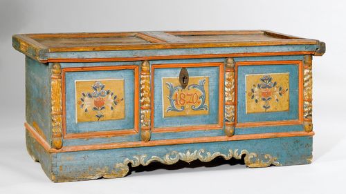 PAINTED CHEST,Southern Germany, dated 1820. Pinewood, painted with flowers and garlands on a blue ground. Rectangular chest with panelled, hinged cover. Panelled front, decorated with pillars. Iron lock. 134x67x61 cm. 1 key. Some losses.