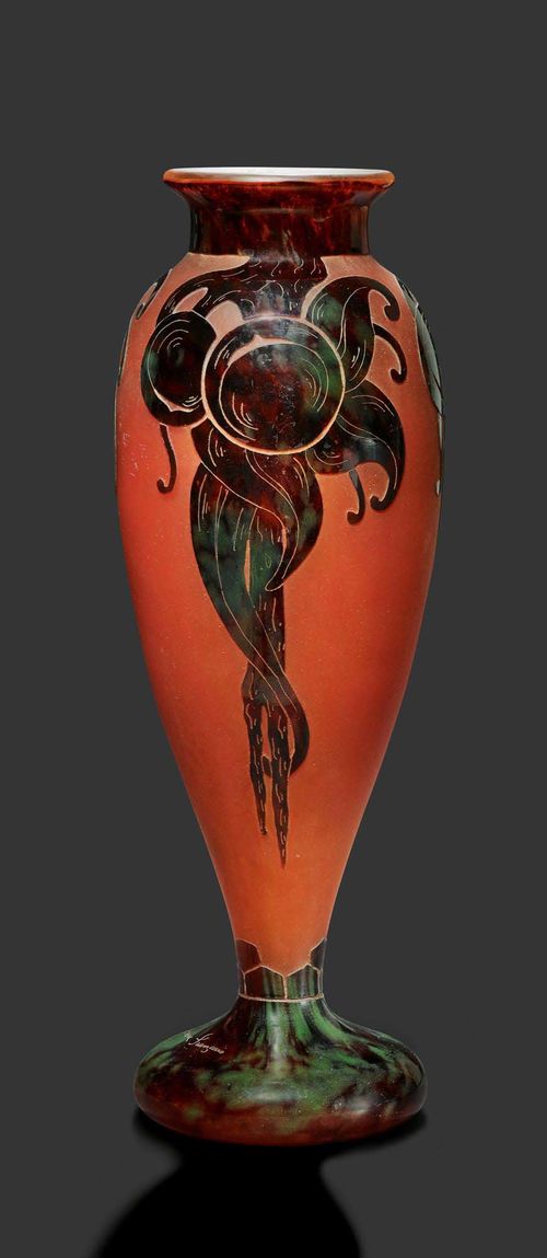 SCHNEIDER VASE "Prunes", circa 1920 Red glass with violet overlay and etching. Plum decoration. Signed Le Verre Français. H. 46 cm.