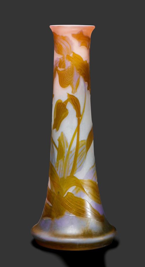 EMILE GALLE VASE, circa 1900 White glass with blue and yellow overlay and etching. Iris decoration. Signed Gallé. H. 45 cm.