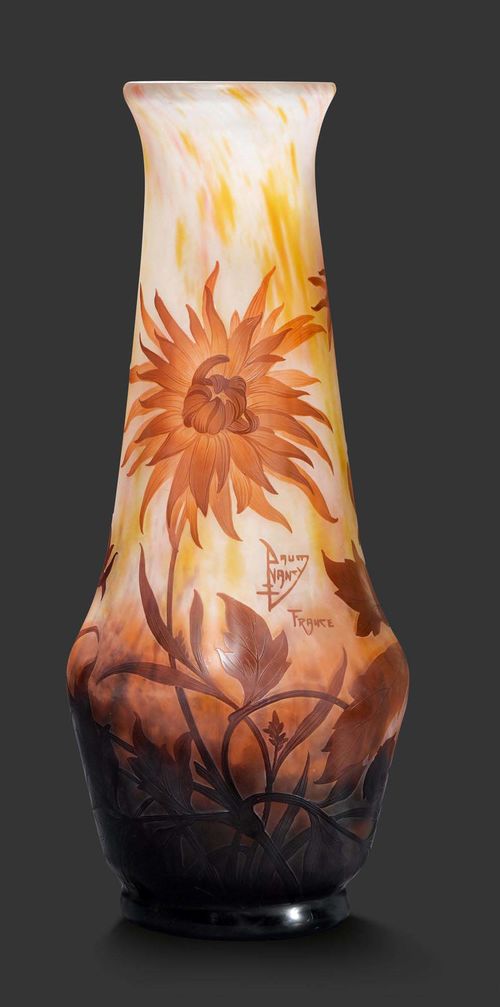 DAUM NANCY VASE, circa 1910 White glass with brown overlay and etching. Dahlia decoration. Signed Daum Nancy France. H. 53 cm.