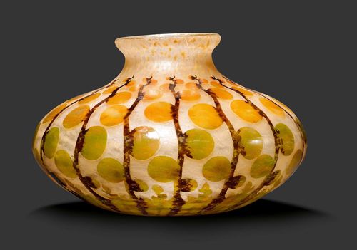 SCHNEIDER VASE "Monnaies du Pape", circa 1920 Colourless glass with orange and brown overlay and etching. D. 30 cm.