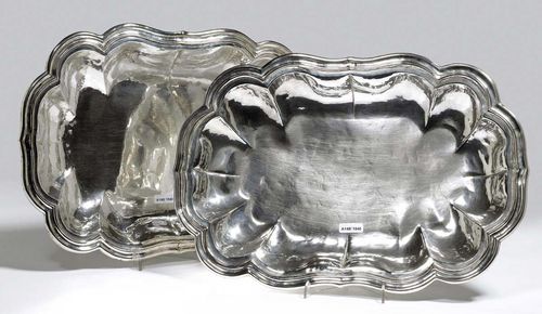 PAIR OF OVAL BOWLS. Probably Spain, 18th century. Curved rectangular shape with profiled ring collar. 37 x 24 cm. Total weight 1560 g.