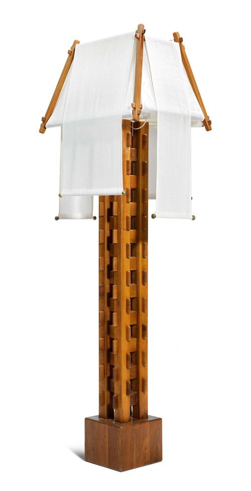 GIUSEPPE RIVADOSSI (1935) STANDARD LAMP, Model "Lampada Carlo Magno", Designed in 1996-98 for Officina Rivadossi Walnut and white fabric. H 191 cm.
