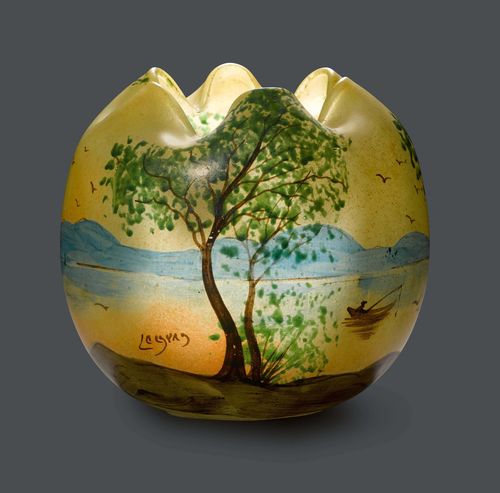 LEGRAS VASE, circa 1900 Colourless glass, enamelled. Spherical, decorated with a landscape. Signed Legras. H 13 cm.