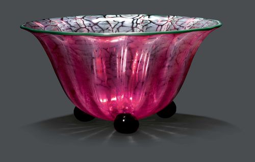 Attributed to LOETZ BOWL, circa 1910 Pink glass with grey inclusions. Bell-shaped. D 26 cm.