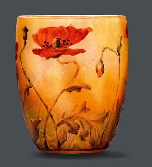 DAUM NANCY MINIATURE VASE, circa 1900 Yellow glass, etched and enamelled. Beaker-shaped, decorated with poppies. Signed Daum Nancy. H 4.5 cm.