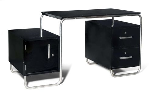 Attributed to MARCEL BREUER (1902 - 1981) WRITING DESK, circa 1940 for Janssens frères Chromed steel and  black painted wood. 143 x 70 x 77 cm. Losses and traces of wear.