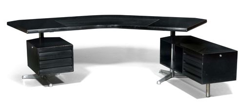 OSVALDO BORSANI (1911 - 1985) FLAT DESK, "T96" (boomerang) model Designed in 1956 for Tecno Chromed steel and black painted wood. Signs of wear. 250 x 85 x 72 cm. 3 matching office chairs circa 1970 for Tecno.