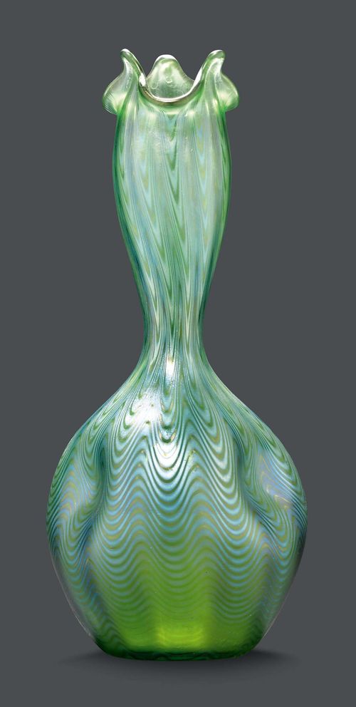 Attributed to LOETZ, VASE, circa 1900. Iridescent green glass. Pear-shaped with curved top. H 25 cm.