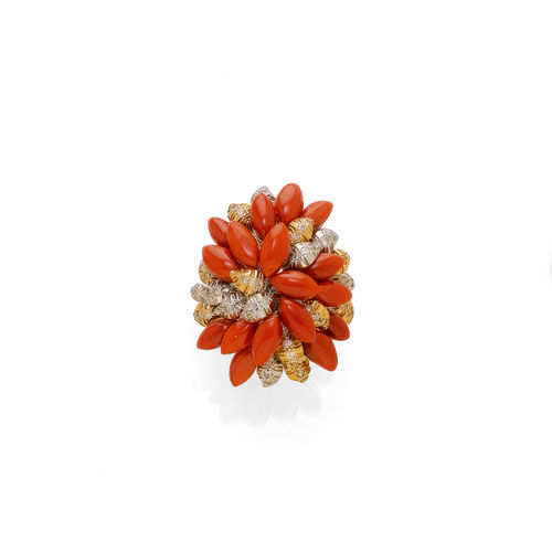 CORAL, DIAMOND AND GOLD RING.