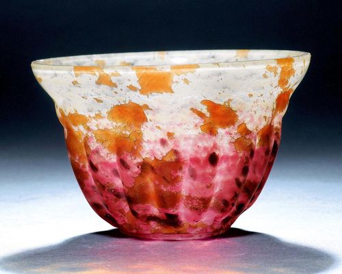 SCHNEIDER BOWL, ca. 1920. Colourless glass with yellow and red inclusions. Bell-shaped. Signed Schneider. D 14 cm.