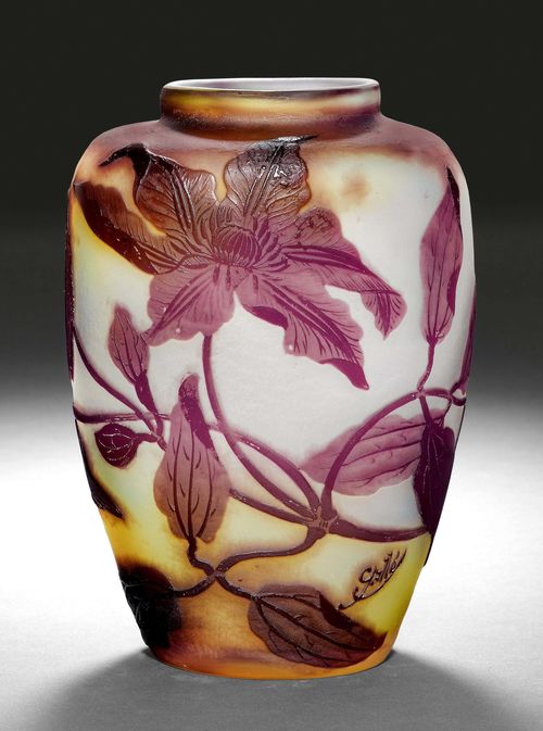 EMILE GALLE VASE, ca. 1900. White glass with violet overlay and etching. Decorated with clematises. Signed Gallé. H 20 cm.