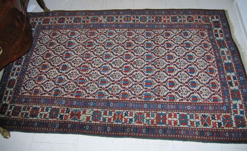 CAUCASIAN old. White ground with honey-comb pattern and stylised flowers, white and blue border. Slight wear.  185x125 cm.
