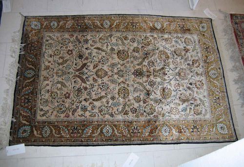 GHOM silk old. Beige ground patterned with trailing flowers and palmettes. Good condition. 160x110 cm.
