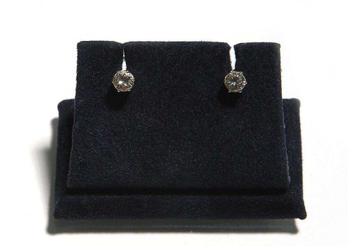 BRILLIANT-CUT DIAMOND STUD EARRINGS, ca. 1950. White gold 750. Elegant earrings each with 1 brilliant-cut diamond totaling ca. 0.57 ct, ca. G/VVS, in a classic chaton setting.
