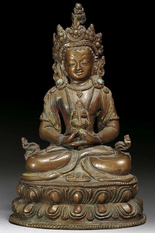 AMITHAYUS of ungilded copper alloy. The earrings set with turquoise. The hems of the garments finely engraved. Also finely modelled face. Tibet, 18th century.  H 13 cm.