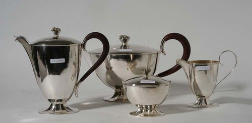 COFFEE AND TEA SERVICE. Zurich, 1918/1931. Maker's mark Walter Baltensperger. Smooth-sided vase shape on facetted foot. Comprising: coffee pot, tea pot, cream jug and sugar bowl. H 22 cm, Total weight1610 g.
