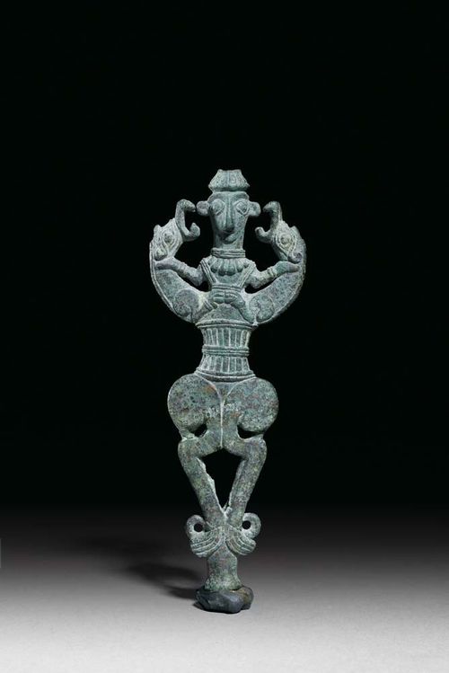 BRONZE BAR ORNAMENT, Iran, in the style of the 8/7 century BC Male figure with fabulous creatures. Green oxidisation. H 6.5 cm.