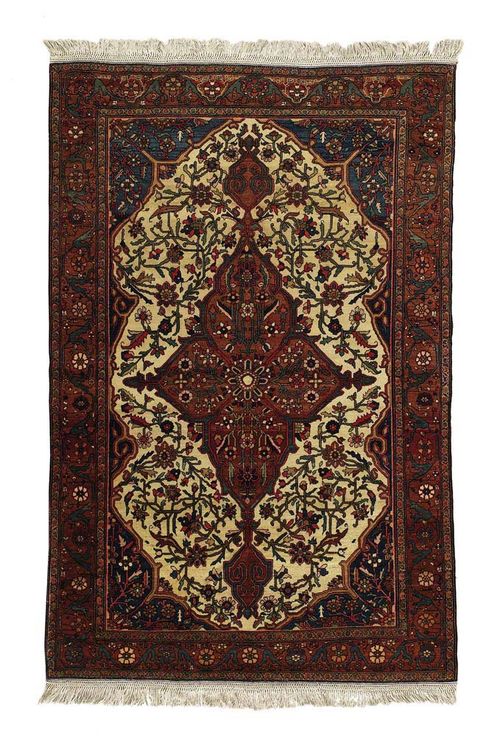 FERAGHAN old. Attractive collectors' piece with white ground and blue corner motifs in dusky pink with palmettes, finely patterned throughout with stylized plant motifs in attractive colours, rust coloured border, expertly restored ends, otherwise in very good condition, 200x130 cm.