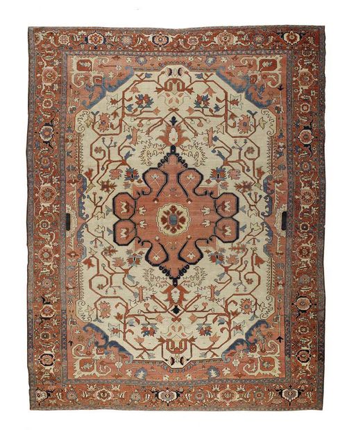 HERIZ antique. Attractive item with pink central medallion on white ground and pink corner motifs, geometrically patterned with stylized plant motifs in attractive pastel colours, red border with palmettes, some signs of wear, otherwise in good condition, 405x308 cm.