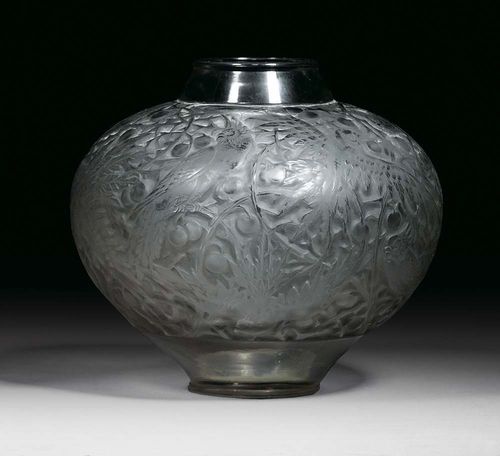 VASE "Aras", R. Lalique, ca. 1930.