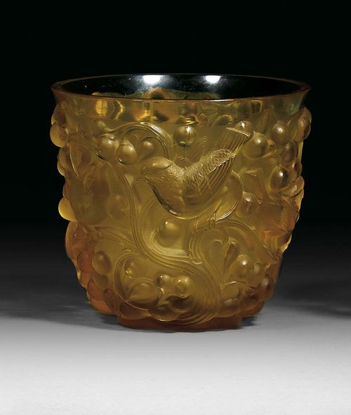 VASE "Avallon", R. Lalique, ca. 1930. Yellow mould pressed glass with bird decoration, base signed R. Lalique France, H. 15 cm.
