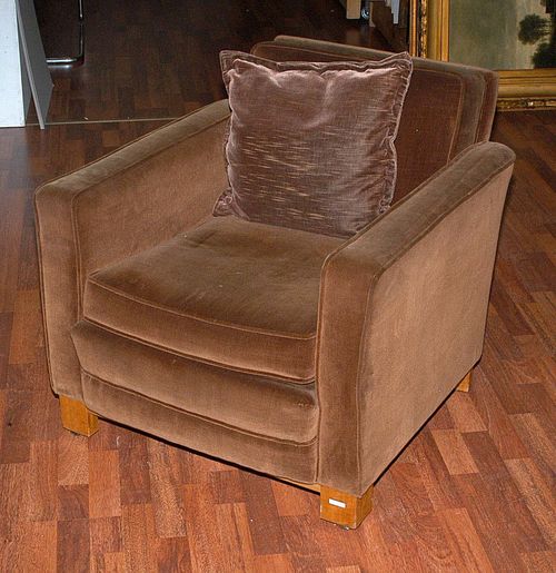 FAUTEUIL, ca 1920. With brown velvet covers. 78x84x74 cm.