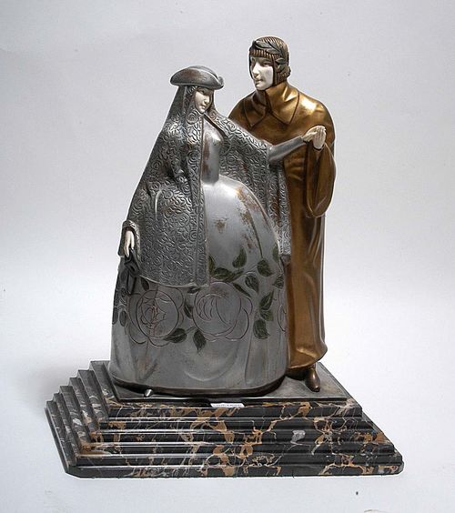 BRONZE AND IVORY SCULPTURE OF A LADY WITH KNIGHT, ca. 1920. On marble plinth. The bronze with grey and gold coloured patina, the hands and faces in ivory. The plinth signed GALLO, H. 45 cm.