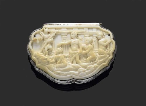 IVORY BOX WITH SILVER MOUNT, probably Germany 18th century. The lid decorated with mythological scene of Acteon  and Diana, 7 x 5 x 1 cm.