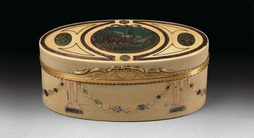 OVAL BOX WITH  PIQUÉ DECORATION, France, circa 1780. In Silver and gold 'en deux couleurs' in piqué technique, with oval medallion with hunting dog, the sides with floral festoons in Louis XVI style, lined with tortoiseshell, 9.3 x 4.7 x 3.8 cm. Small cracks.