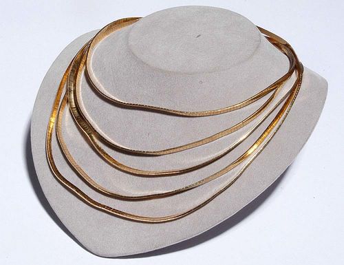 GOLD NECKLACE, ca. 1950. Yellow gold 750, 125g. Classic five-row necklace with a satin-finished 'Klötzli' pattern with a box fastener, L ca. 42 cm.
