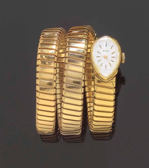 GOLD LADY'S BRACELET WATCH, BULGARI, 60s. Yellow gold 750. Tubogas BB191TY model, articulated bangle of snake design terminating with a drop-shaped watch, case no. 1142245, silvered dial and gold numerals, no. 845, Cal 1722, signed Juvenia.